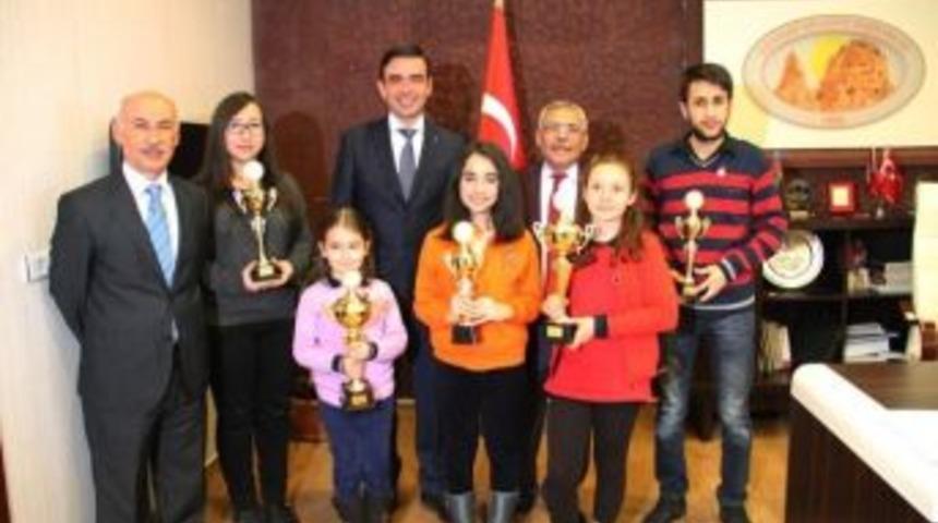 Başkan Karaaslan&rsquo;dan Satran&ccedil; Şampiyonlarına &Ouml;d&uuml;l