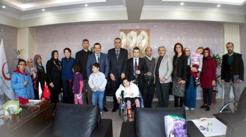 Khb Genel Sekreteri &Ouml;z, Engellileri Kabul Etti