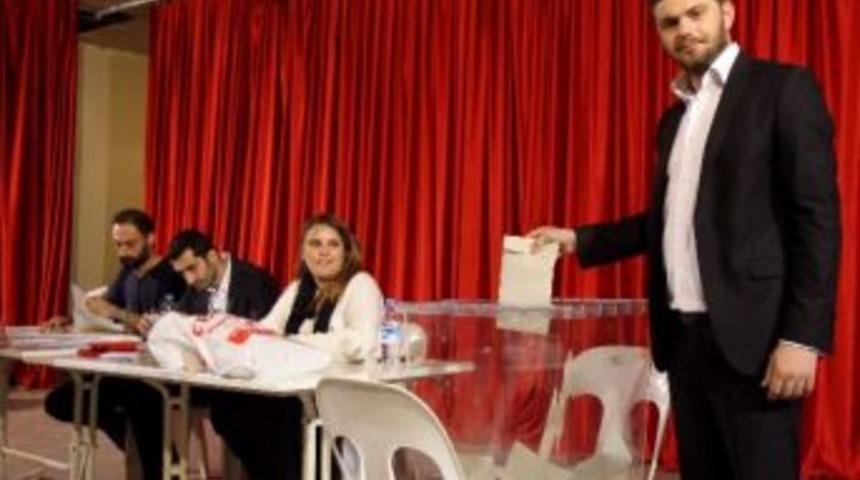 &Ccedil;eşme Chp&rsquo;de Gen&ccedil;lik Yarışını Enis Tepekule Kazandı