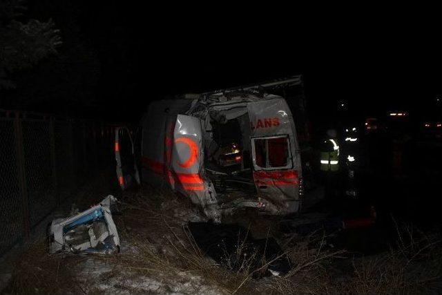 Kazaya Müdahale Eden Ekiplere Tır Çarptı: 2 Ölü 4 Yaralı