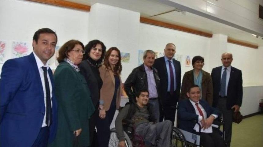 Engelli &Ouml;ğrenciler Ayakta Alkışlandı