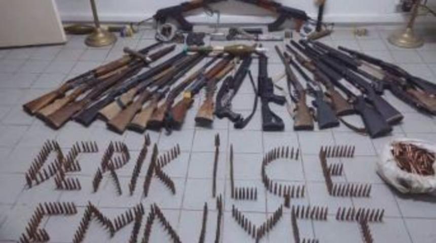 Derik&rsquo;te &Ccedil;ok Sayıda Silah Ele Ge&ccedil;irildi