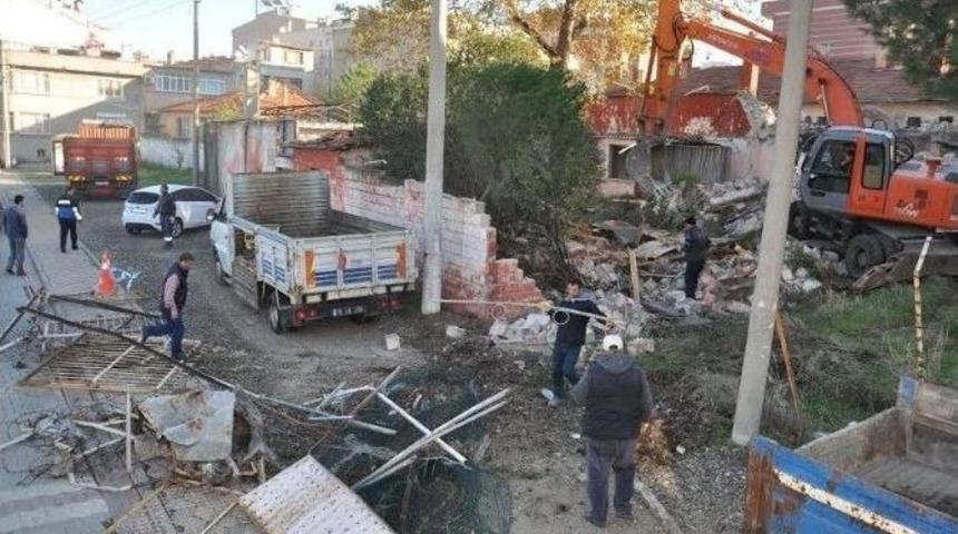 Edremit&rsquo;te Eski Cezaevi Yıkıldı