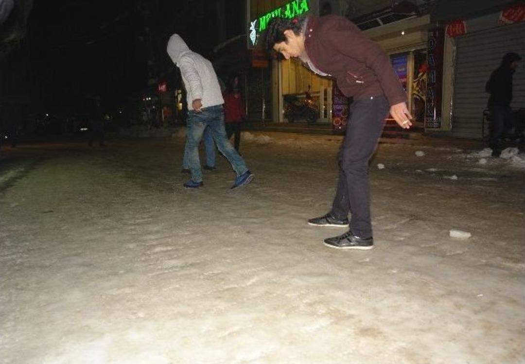 Y&uuml;ksekova Buz Kesti