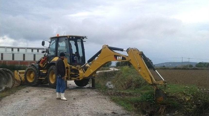 Fo&ccedil;a&rsquo;nın Mahalle Yollarına Bakım
