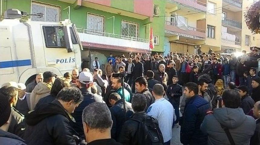 Kadın Ter&ouml;ristin Cenazesinde Gerginlik