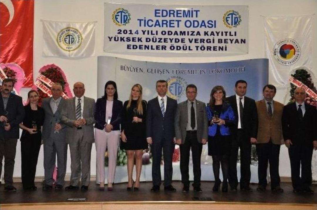 Edremit&rsquo;te Vergi Rekortmenleri &Ouml;d&uuml;llerini Aldı