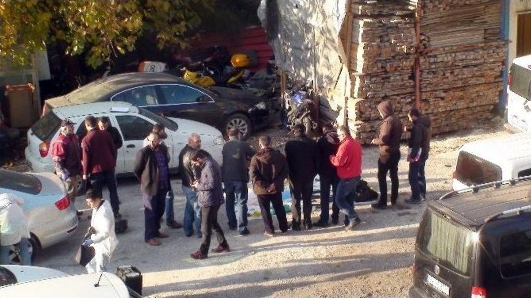 &Ccedil;alınan Otomobilinin Bagajında Cephanelik Buldu