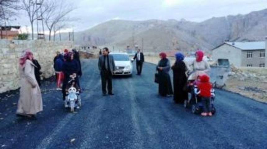 Darende&rsquo;de Asfaltlama &Ccedil;alışması S&uuml;r&uuml;yor