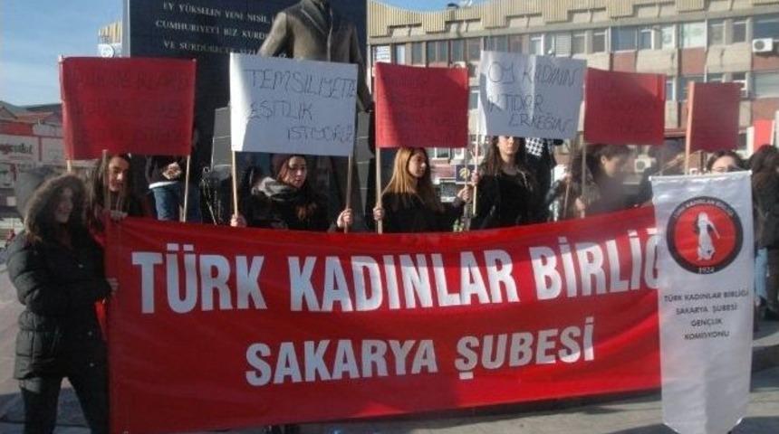T&uuml;rk Kadınına Se&ccedil;me Ve Se&ccedil;ilme Hakkı&rsquo;nın Verilmesi Sakarya&rsquo;da Kutlandı