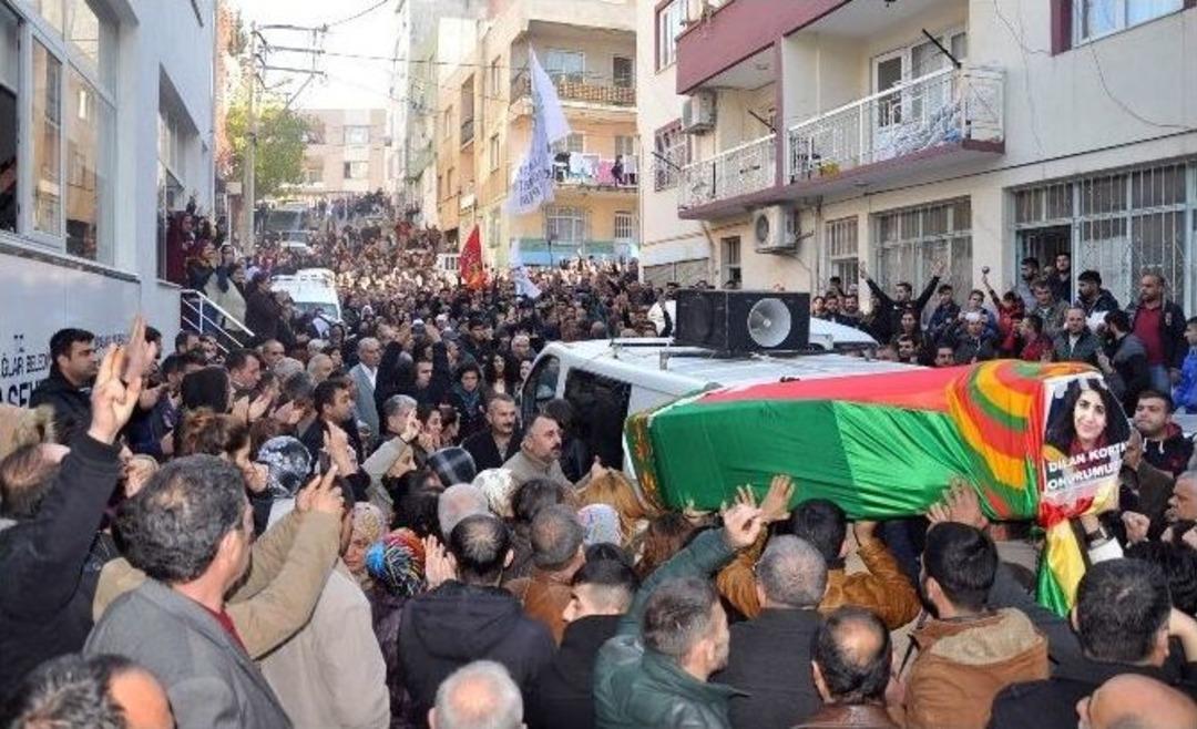 Kadın Ter&ouml;ristin Cenazesi Toprağa Verildi