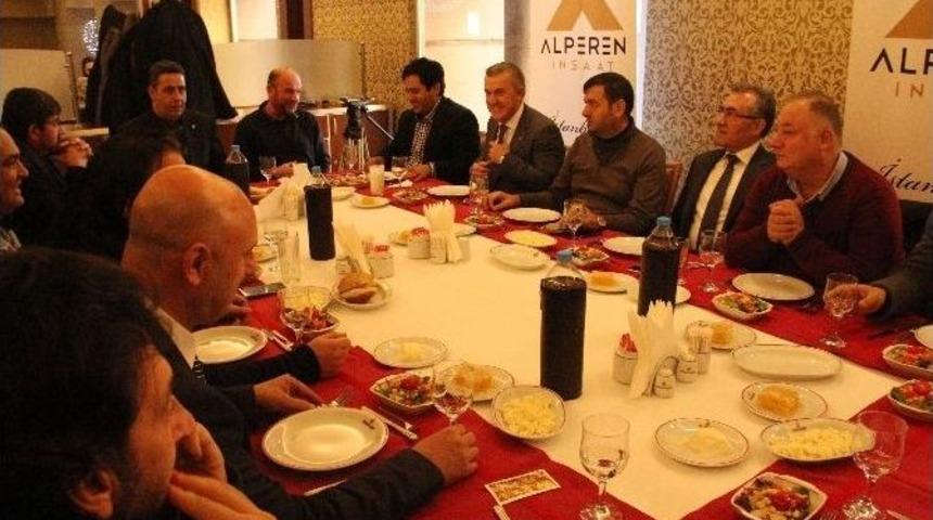 Beşiktaşlı Y&ouml;neticiler Basın Mensupları İle Bir Araya Geldi