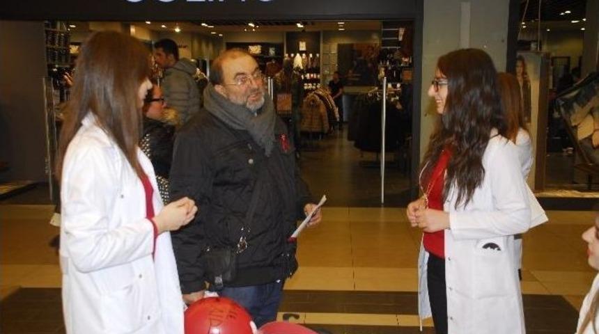 Aıds&rsquo;den Korunma Y&ouml;ntemini Stant Kurarak Anlattılar