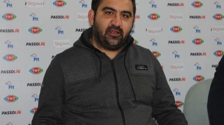 &Uuml;mit &Ouml;zat&rsquo;tan İstifa Sinyali