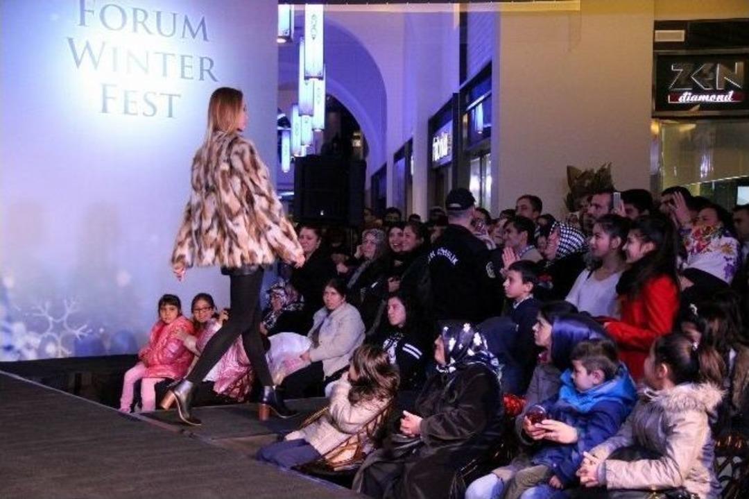 &Ouml;zge Ulusoy Ve &Ouml;zlem Yıldız&rsquo;ı G&ouml;r&uuml;nt&uuml;lemek İ&ccedil;in Birbirleriyle Yarıştılar