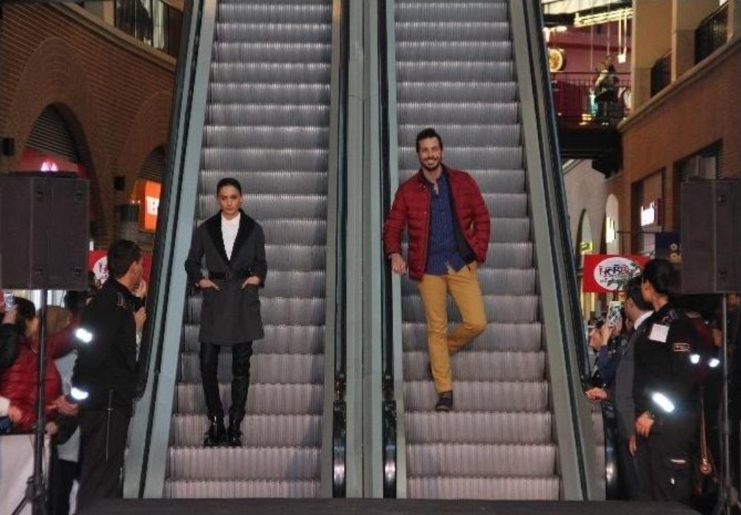 &Uuml;nl&uuml; Mankenler Forum Mersin&rsquo;de Podyuma &Ccedil;ıktı