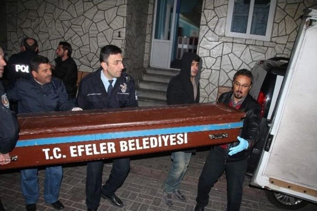 Cinnet Ge&ccedil;iren Baba Ailesini Katletti