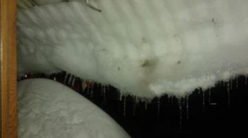 Kastamonu&rsquo;da Buz Sarkıtları Tehlike Sa&ccedil;ıyor