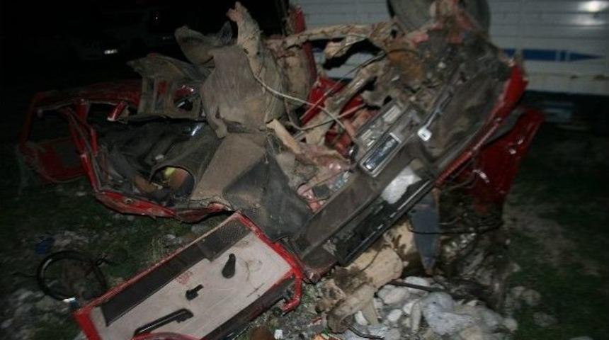 D&uuml;ğ&uuml;n D&ouml;n&uuml;ş&uuml; Kaza: 4 &Ouml;l&uuml;