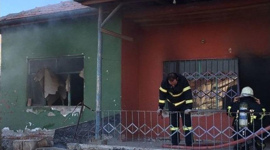 Aksaray&rsquo;da Kullanılmayan Evde Yangın