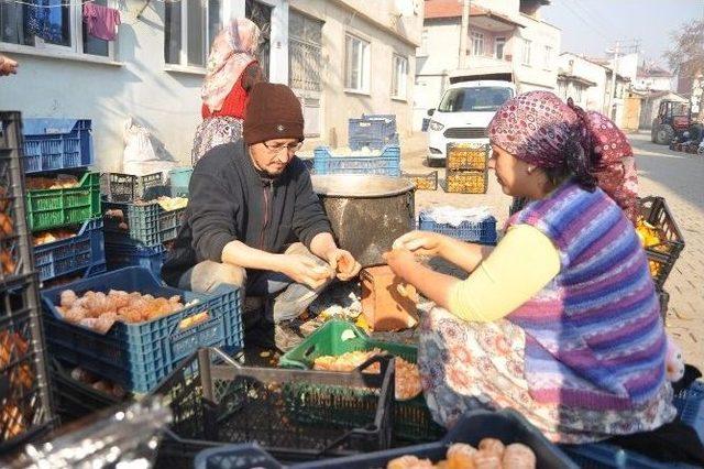 (özel Haber) Mandalina Soyarak Para Kazanıyorlar