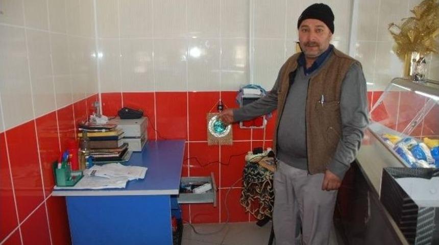 Kasap D&uuml;kkanından 400 Tl Para &Ccedil;alındı