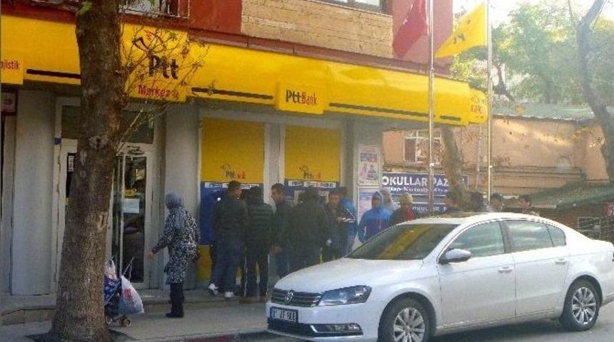 Bilecik&rsquo;te Acemi Askerler &Ccedil;arşı İzninde Esnafın Y&uuml;z&uuml;n&uuml; G&uuml;ld&uuml;rd&uuml;