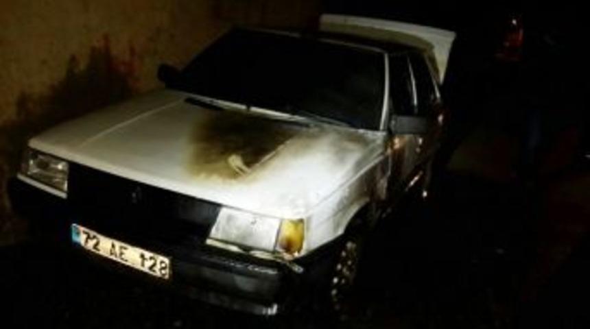 Batman&rsquo;da Park Halindeki Ara&ccedil; Yakıldı