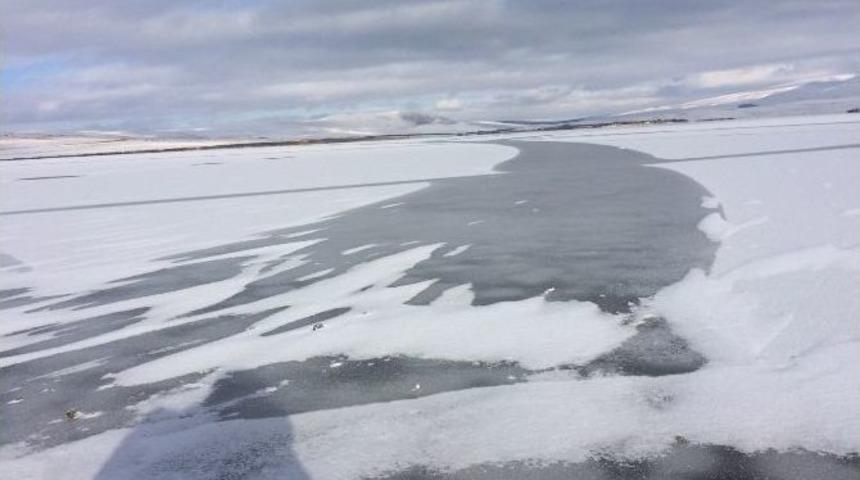 &Ccedil;ıldır Aktaş G&ouml;l&uuml; Buz Tuttu
