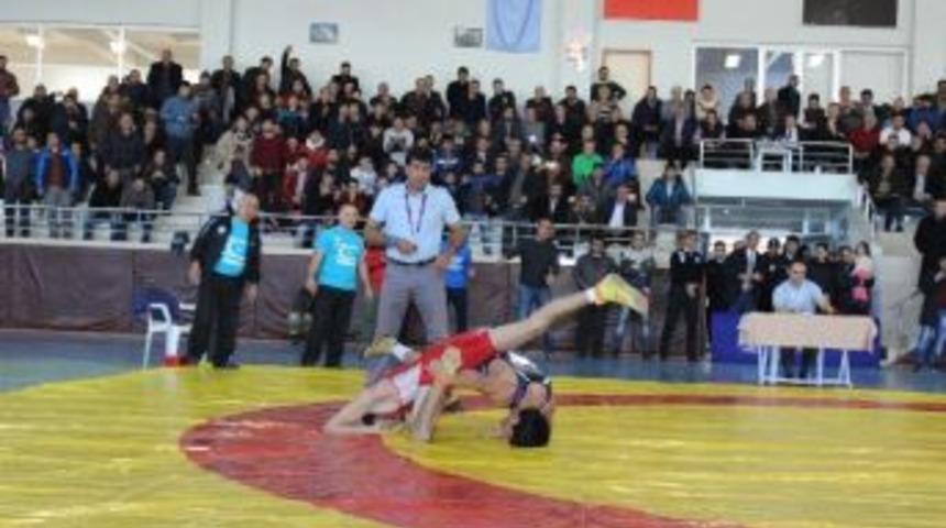 Erzurum B&uuml;y&uuml;kşehir Belediyesi G&uuml;reş Takımı 5-4 Yenildi