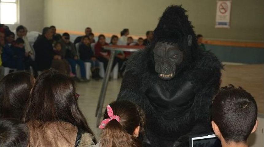 Dinar&rsquo;da Zuma Zuma Sirki Sahne Aldı