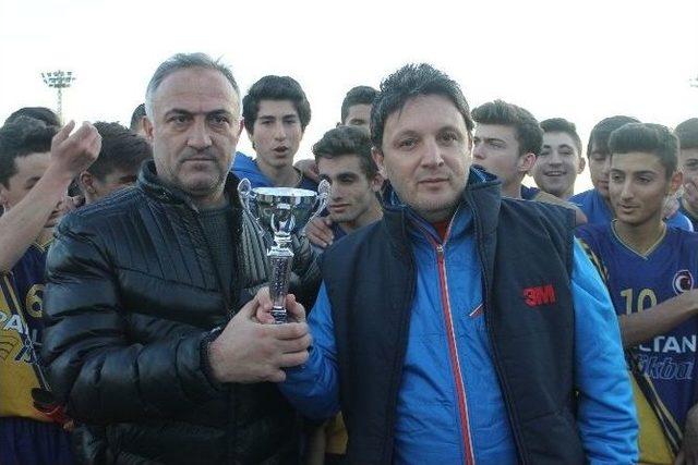 Yalova’da U-17 Liginin Şampiyonu Acarspor