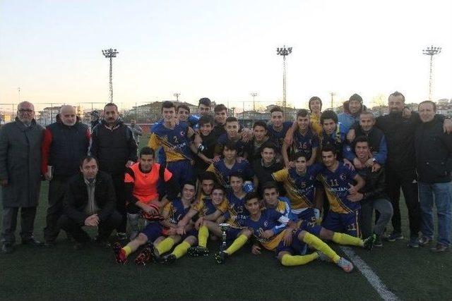 Yalova’da U-17 Liginin Şampiyonu Acarspor