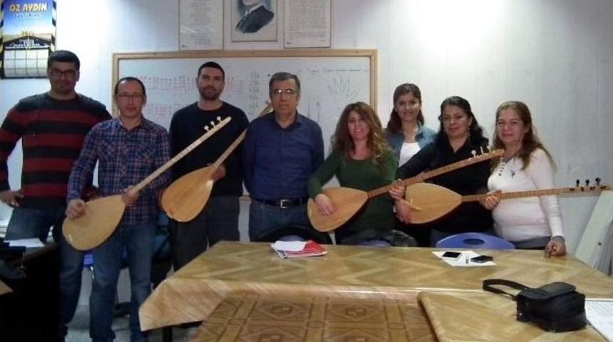 Efeler Halk Eğitim Merkezi&rsquo;nde Bağlama Kursu A&ccedil;ıldı