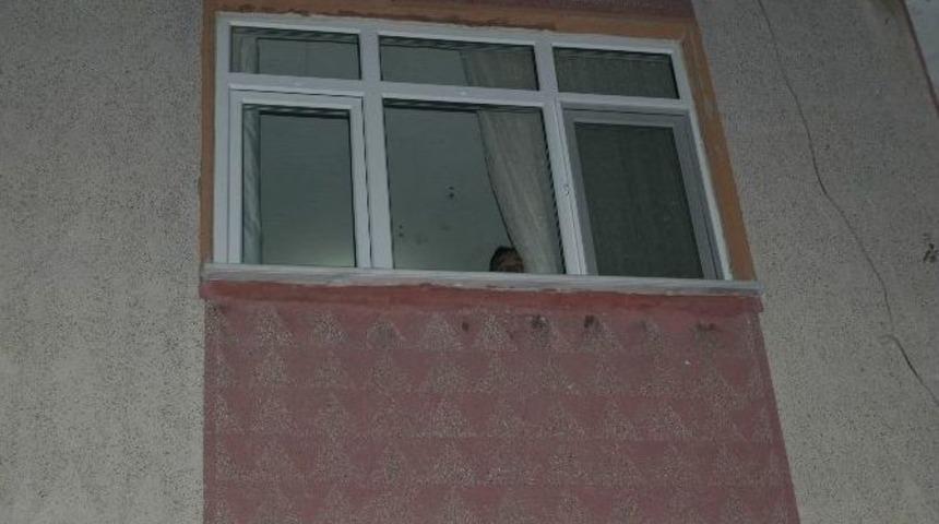 Gece Yarısı Eve Sapanlı Saldırı