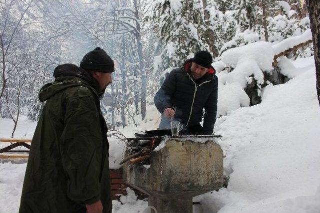 Oltulu Doğaseverler Karda Yürüdü