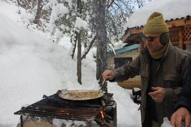 Oltulu Doğaseverler Karda Yürüdü