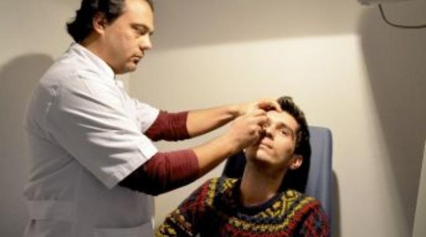 G&ouml;z Hastalıkları Uzmanı Yağız: "g&ouml;z Damlasının Yanlış Kullanımı K&ouml;r Ediyor"