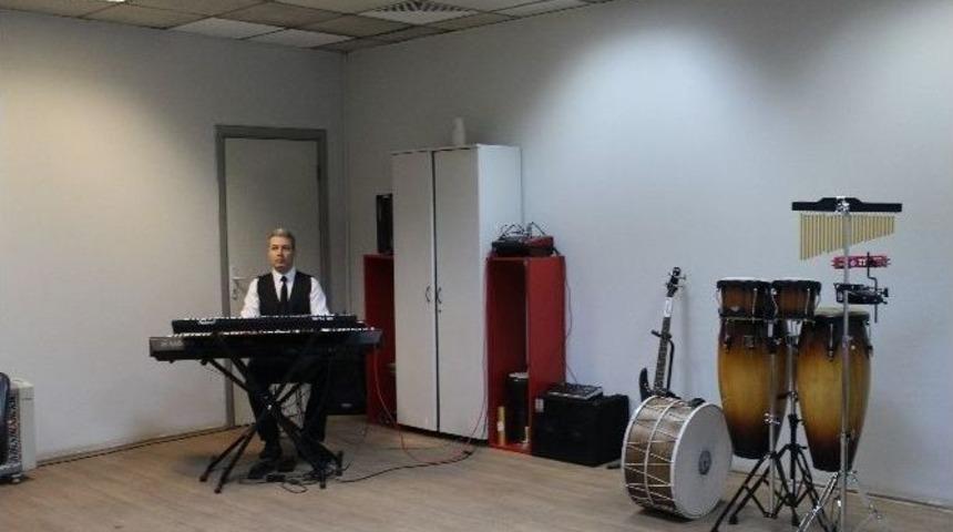 7&rsquo;den 70&rsquo;e Herkese M&uuml;zik St&uuml;dyosu