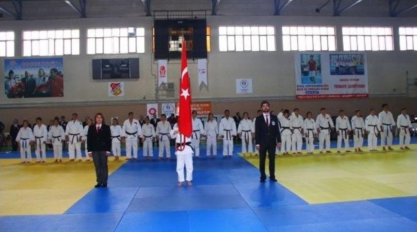 Judo M&uuml;sabakaları Sona Erdi