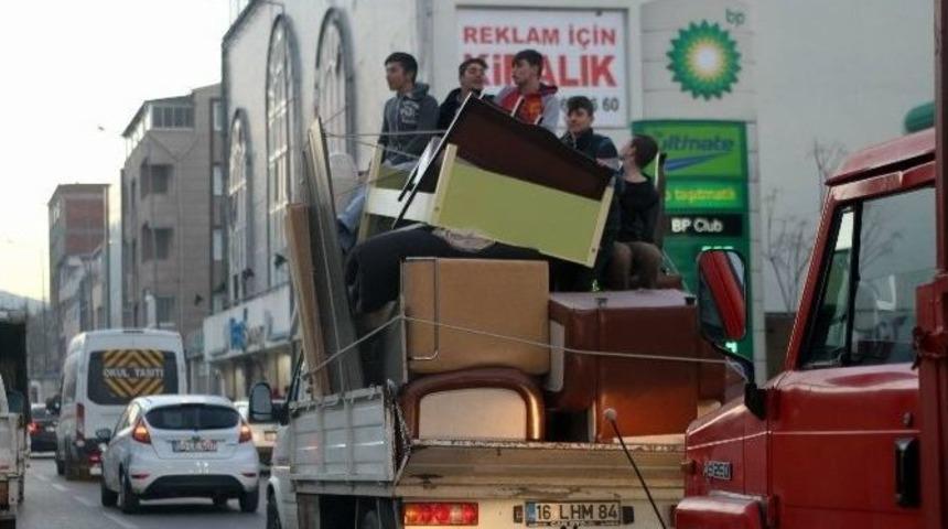 Şarkılı T&uuml;rk&uuml;l&uuml; Tehlikeli Yolculuk