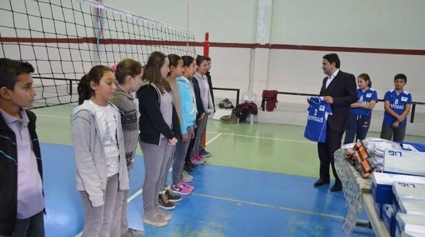 Seyitgazi Belediyesi&rsquo;nden Sporculara Malzeme Desteği