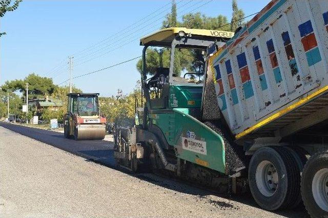 Büyükşehir’den Hacısekililer, Çitdibi Ve Yarbaşçandır Yolu’na Sıcak Asfalt