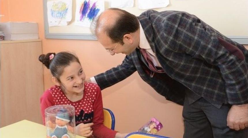 Uşak&rsquo;ta Engelli Ve Yaşlılara Destekler Devam Ediyor