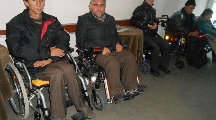 Eskişehirli &Uuml;lk&uuml;c&uuml; Kadınlardan &rsquo;sakatlar Derneğini&rsquo; Ziyaret