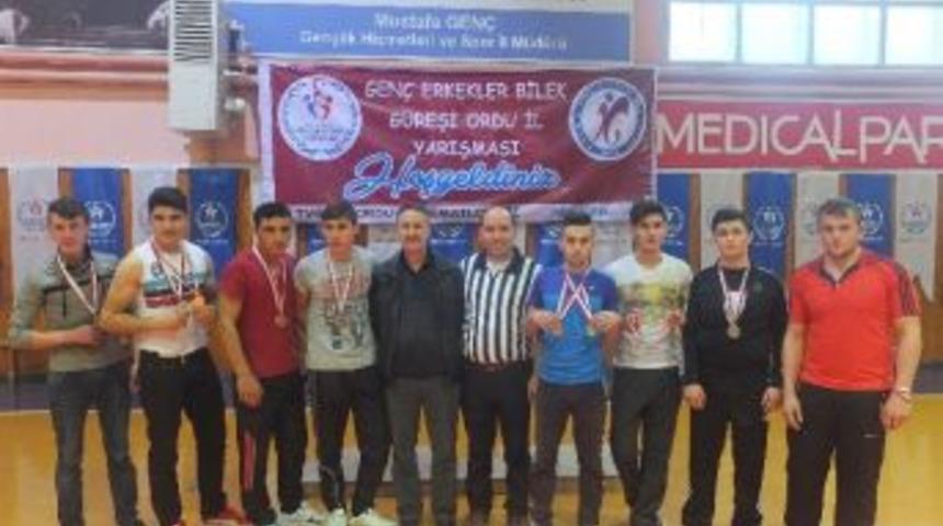 Gen&ccedil;ler Bilek G&uuml;reşi Yarışmasında G&ouml;lk&ouml;y Altın Madalyaları Topladı
