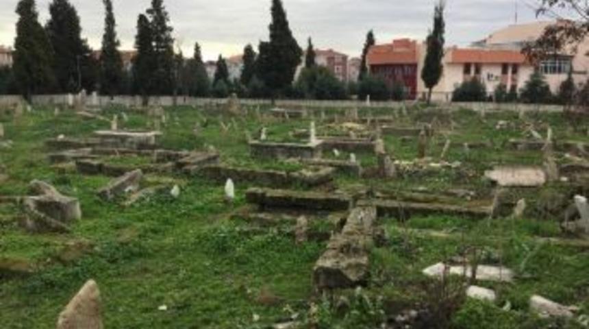 Tarihi Mezarlıktaki Restorasyon &Ccedil;alışmaları