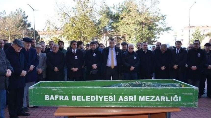 Kalp Krizine Yenik D&uuml;şen Avukat Defnedildi