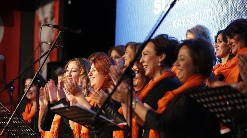 Ag&uuml;&rsquo;de &rsquo;kadına Şiddete Hayır, Susma T&uuml;rk&uuml; S&ouml;yle&rsquo; Konulu Program