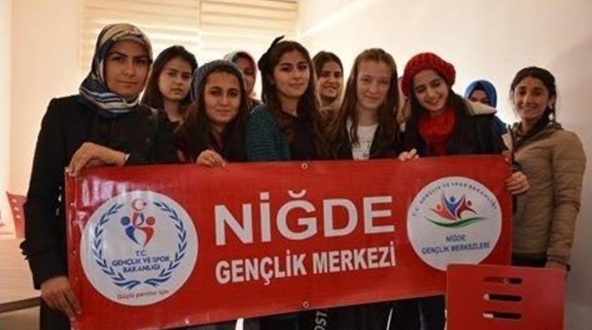 Ayın Gen&ccedil;lik Merkezi Kamp&uuml;s Oldu
